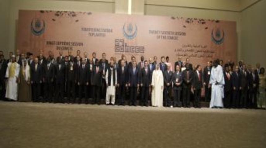 G&uuml;l, İSEDAK delegeleriyle aile fotoğrafı &ccedil;ektirdi