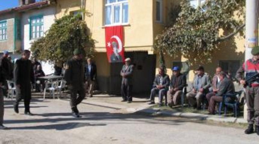 Şehit Astsubay Baş&ccedil;avuş Ge&ccedil;er&rsquo;in babaevine acı haber ulaştı