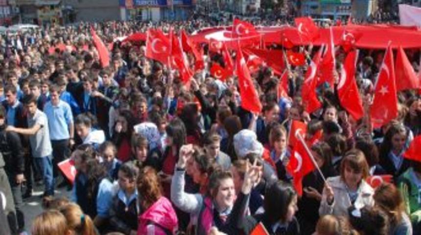 Rize&rsquo;de 7 bin kişi ter&ouml;re lanet yağdırdı