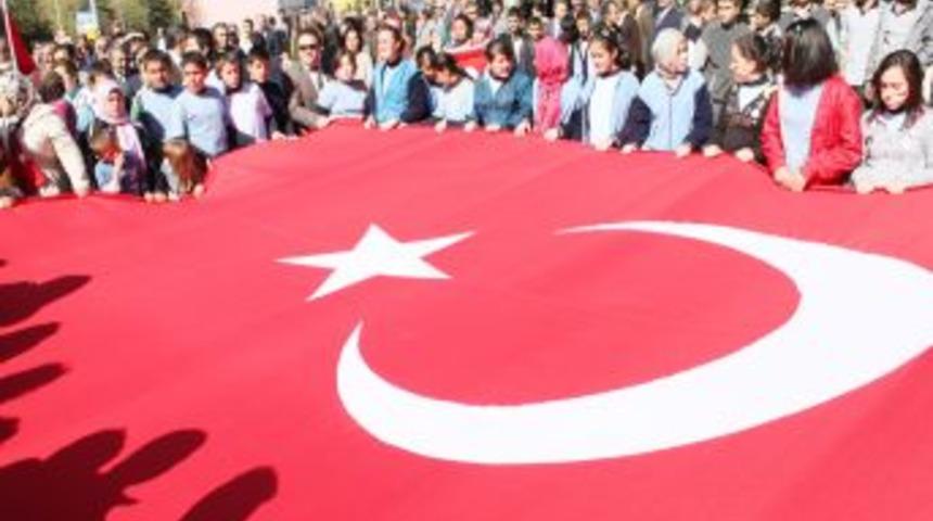 Nevşehir&rsquo;de mitinge binlerce kişi katıldı