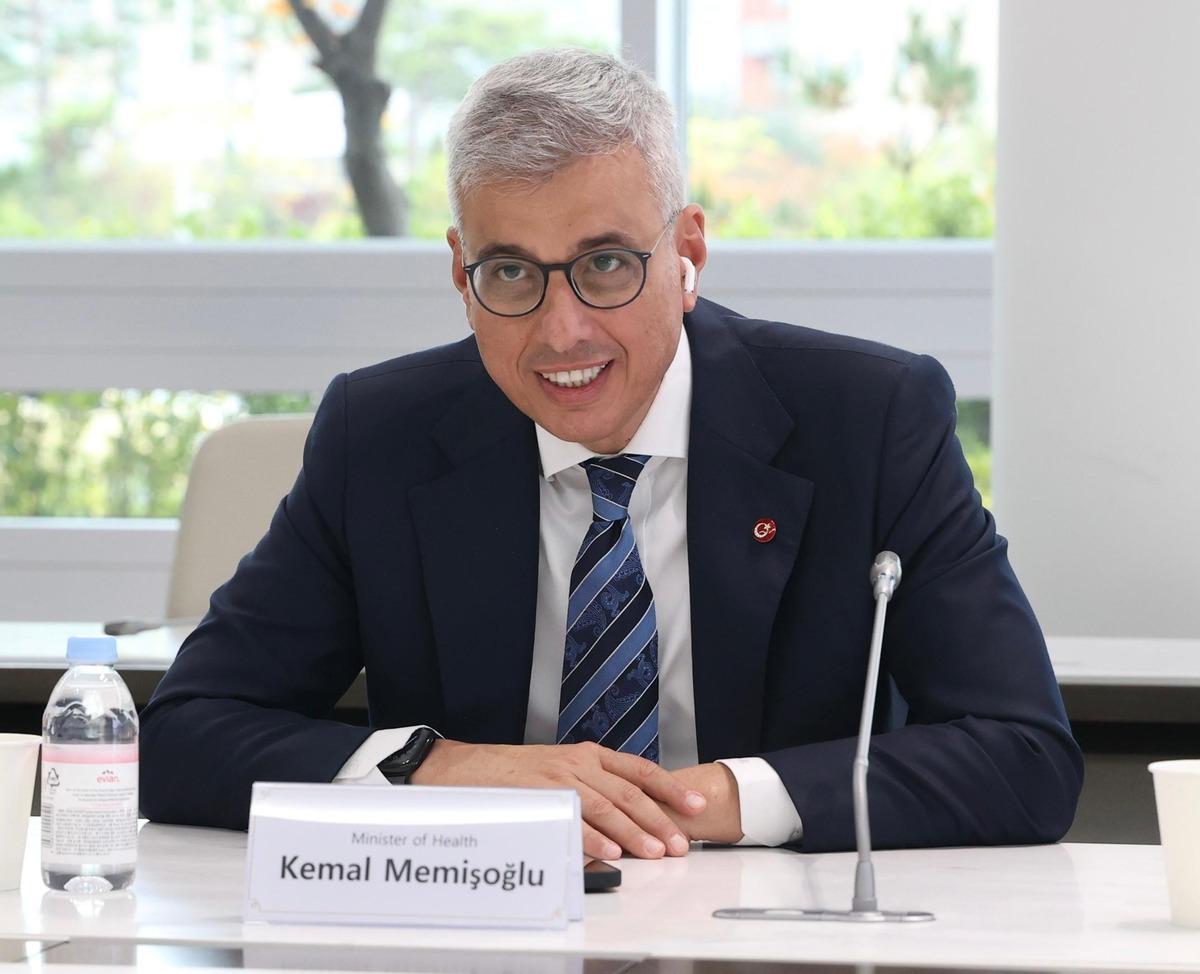 Sağlık Bakanı Kemal Memişoğlu, T&uuml;rkiye&rsquo;de kurulması planlanan &uuml;retim tesisi i&ccedil;in resmi temaslarda bulundu 1