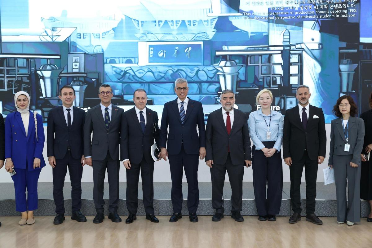 Sağlık Bakanı Kemal Memişoğlu, T&uuml;rkiye&rsquo;de kurulması planlanan &uuml;retim tesisi i&ccedil;in resmi temaslarda bulundu 5
