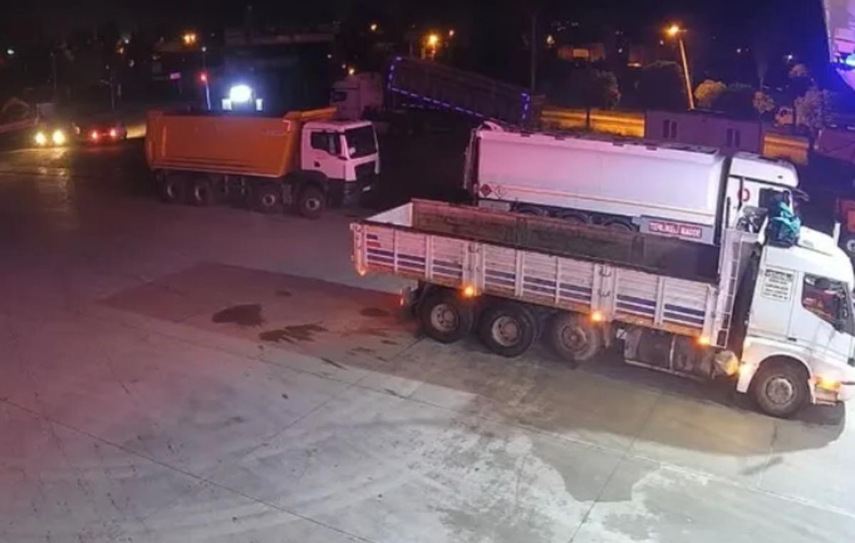 Kurgu kaza &ccedil;etesine darbe! &Ccedil;eki&ccedil;le par&ccedil;alayıp, &uuml;zerinde zıpladılar... Sigorta şirketlerini hedef aldılar 2