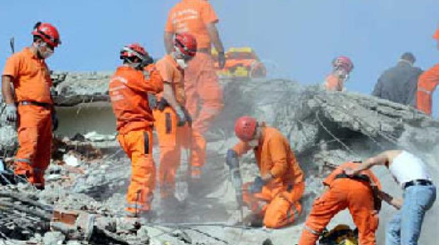 40 öğretmen enkaz altında