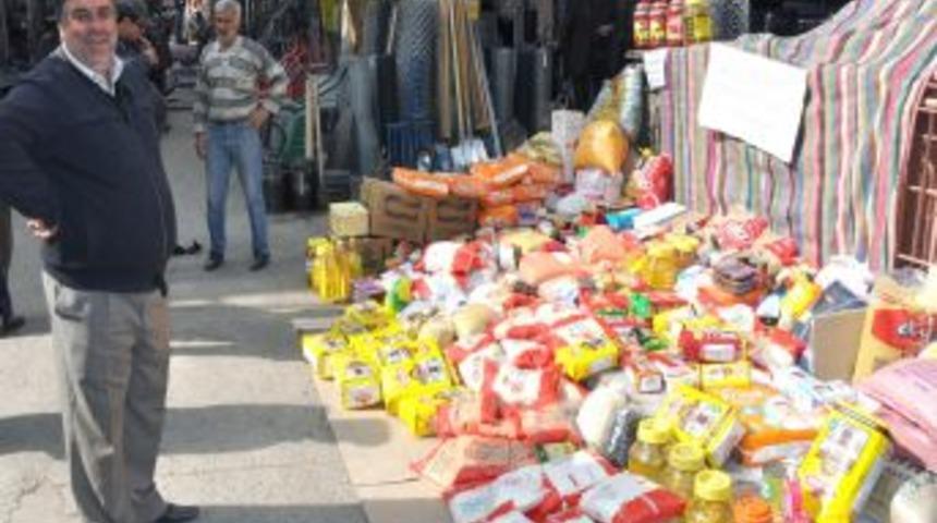 Bakırcı esnafı &ccedil;arşı ortasında Van'a yardım topluyor