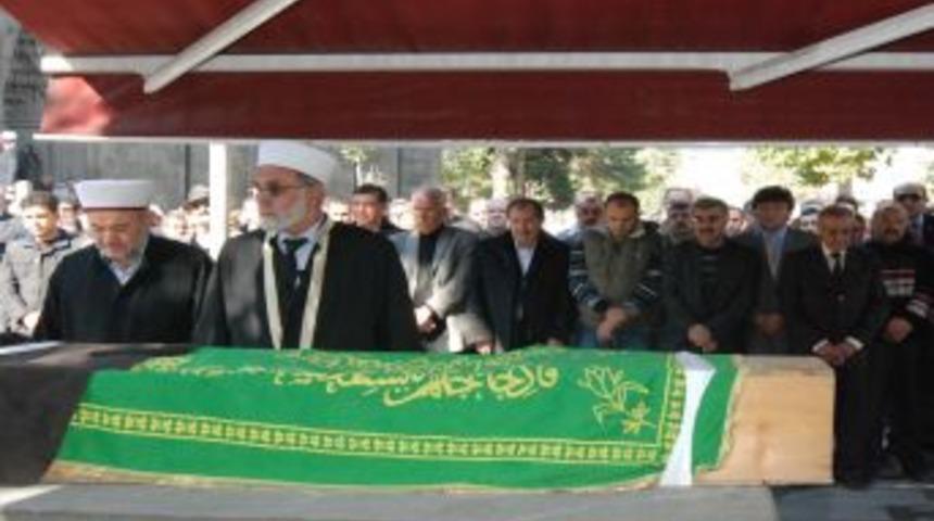 Depremde hayatlarını kaybeden &ouml;ğretmenler Kayseri&rsquo;de toprağa verildi