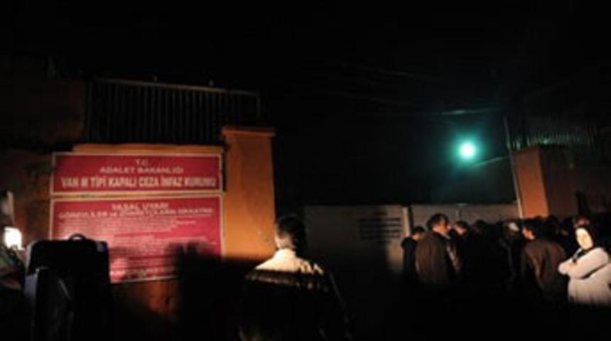 Van Cezaevi'nde isyan &ccedil;ıktı