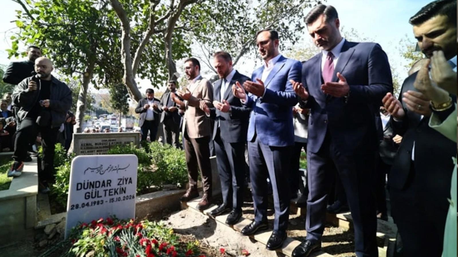 Üsküdar'da hüzünlü bayrak değişimi! Seçim sonrası mezarında ziyaret ettiler
