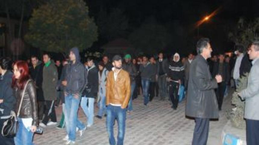 Patnos'ta &ouml;ğretmenler geceyi dışarıda ge&ccedil;irdi