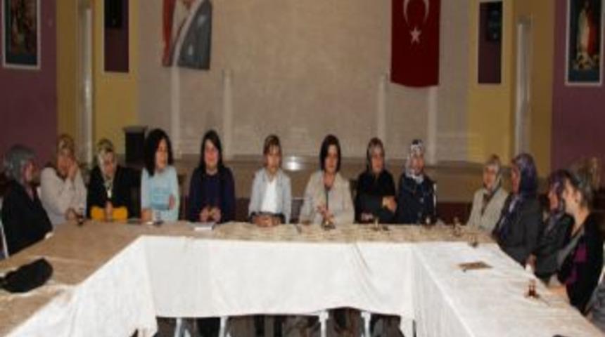 Kadınlara aile i&ccedil;i iletişim ve Medeni Kanun semineri verildi