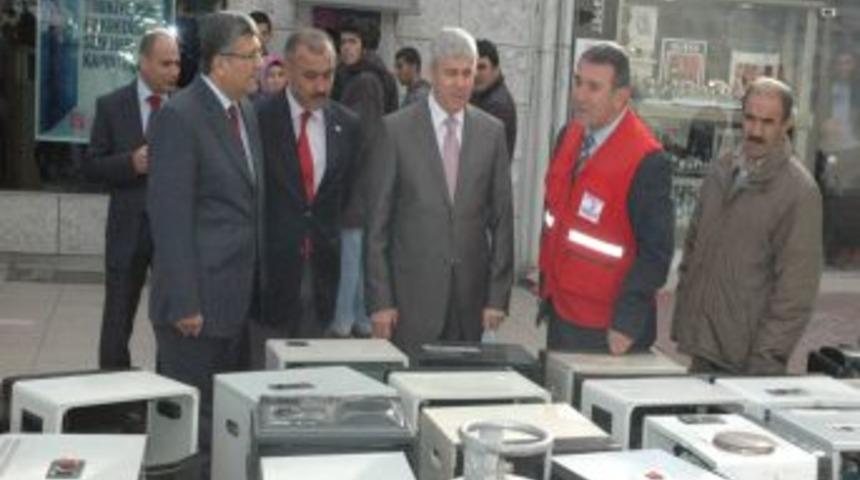 Kırşehir&rsquo;den Van&rsquo;a yardımlar s&uuml;r&uuml;yor