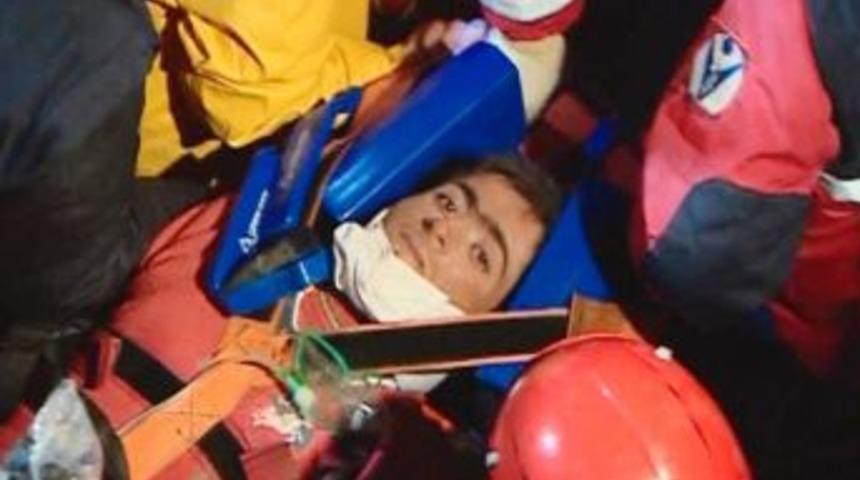 Depremden 101 saat sonra enkazdan sağ kurtarıldı