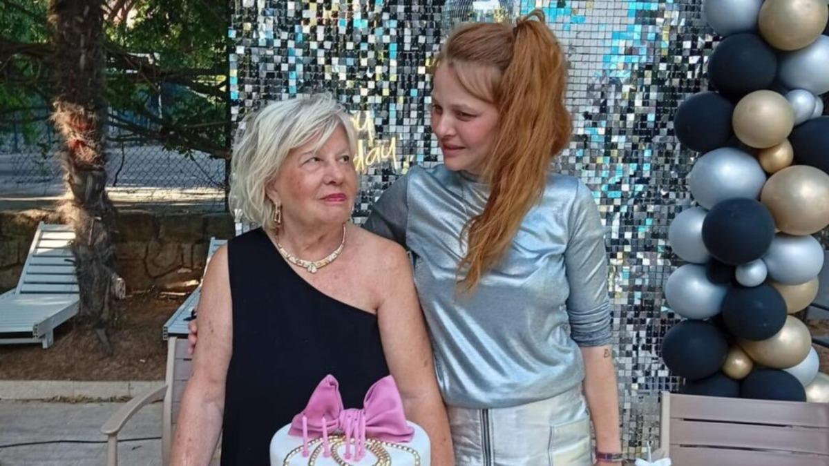 Naz Elmas zor günler geçiriyor! Annesi apar topar hastaneye kaldırıldı 1