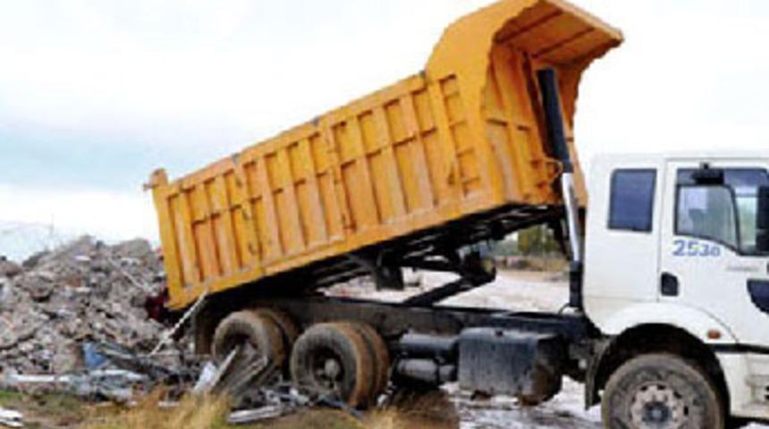 Van G&ouml;l&uuml;'ne enkaz d&ouml;k&uuml;ld&uuml;ğ&uuml; iddiası