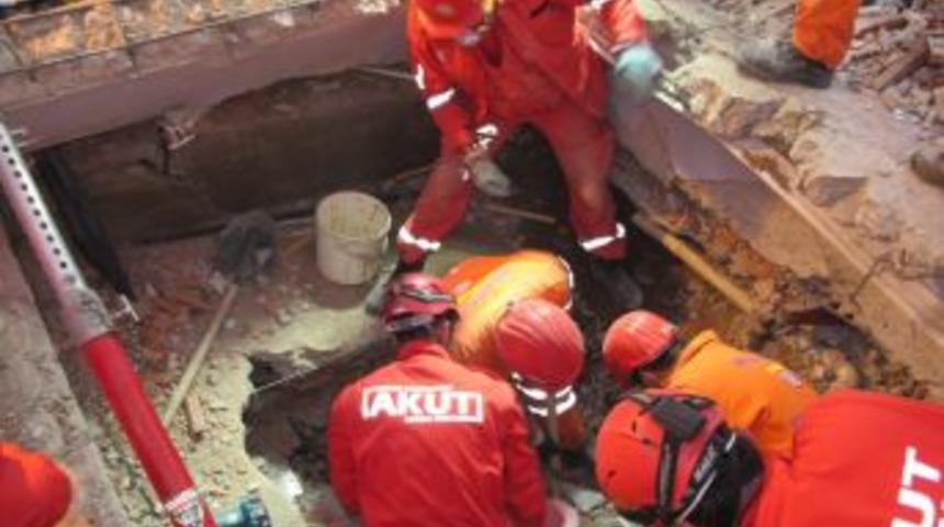 Hem kurtardılar hem de yardım g&ouml;t&uuml;rd&uuml;ler
