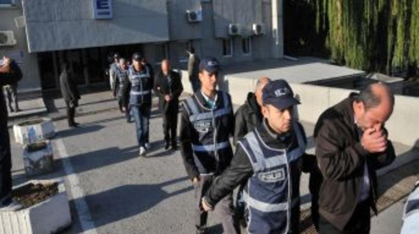 İnsan ka&ccedil;ak&ccedil;ılığı operasyonunda 42 kişi mahkemeye sevk edildi