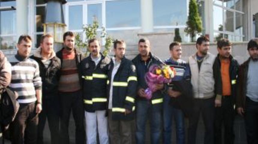 TTK arama kurtarma ekibi Zonguldak'ta &ccedil;i&ccedil;eklerle karşılandı.