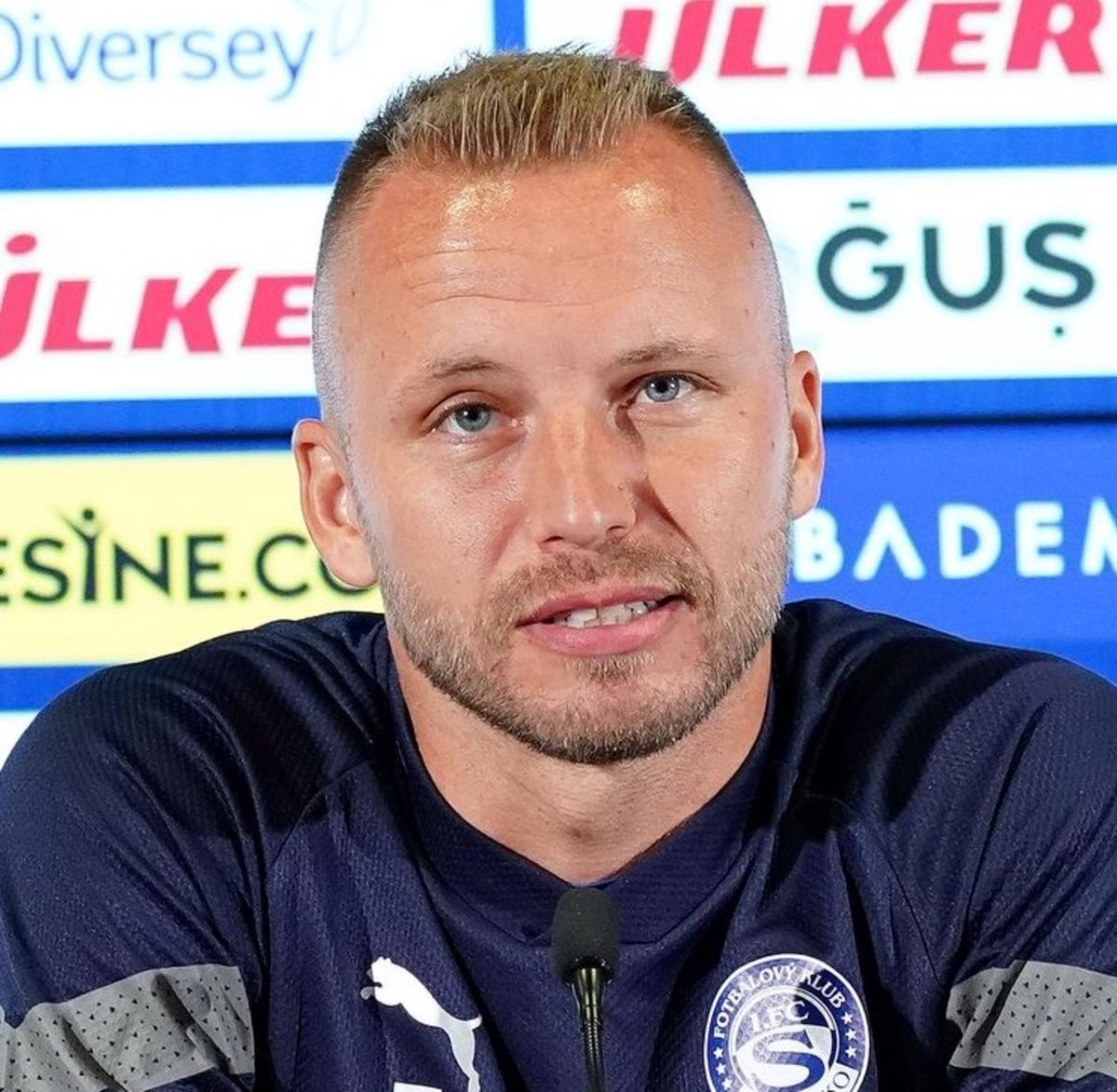 Fenerbahçe nin eski yıldızı içini döktü: "Amatörce yönetiliyor" 2