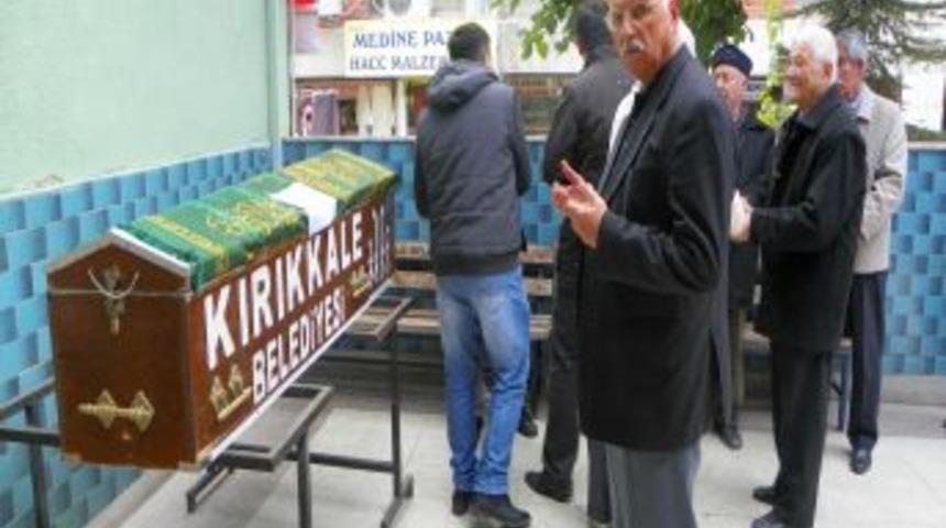 Derbi ma&ccedil;ta kalp krizinden &ouml;len taraftar toprağa verildi