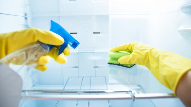 Buzdolabını pırıl pırıl yapıyor! Ev yapımı temizleyici karışımı