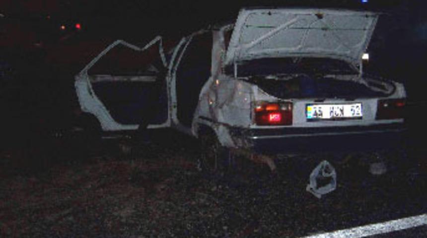 Otomobil takla attı; 3 &ouml;l&uuml;, 3 yaralı