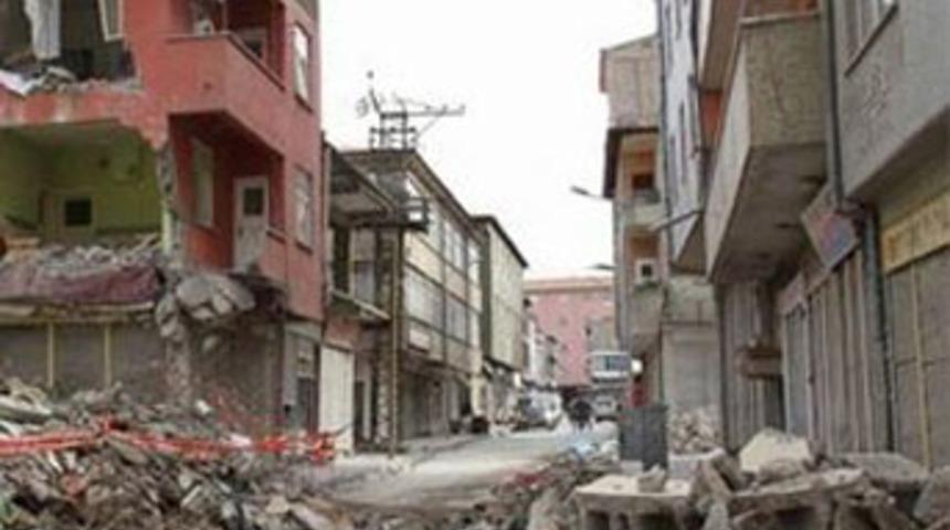 "Enkaz altındayken &ouml;l&uuml;m&uuml; bekledik"