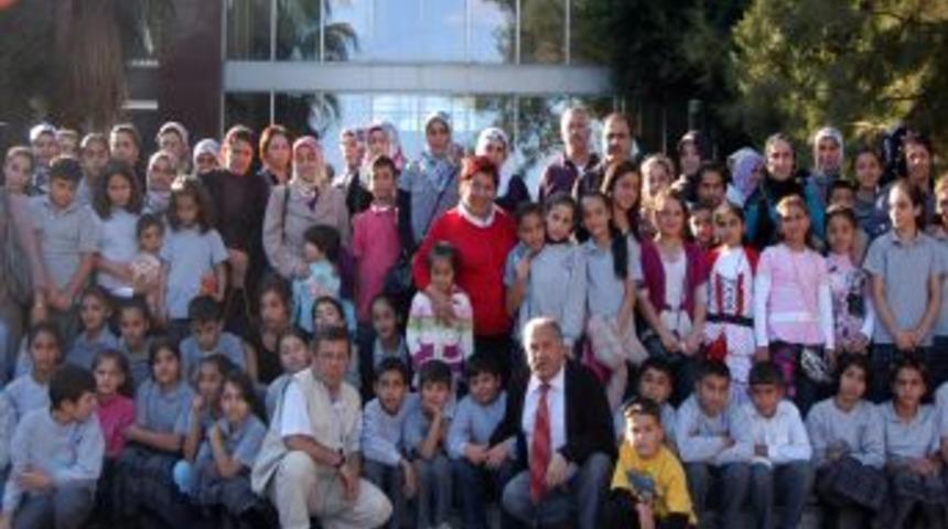 368 kadın ve &ccedil;ocuklar ilk kez tiyatro seyretti