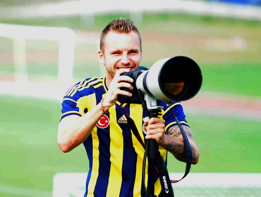 Fenerbah&ccedil;e'nin eski yıldızı i&ccedil;ini d&ouml;kt&uuml;: "Amat&ouml;rce y&ouml;netiliyor"
