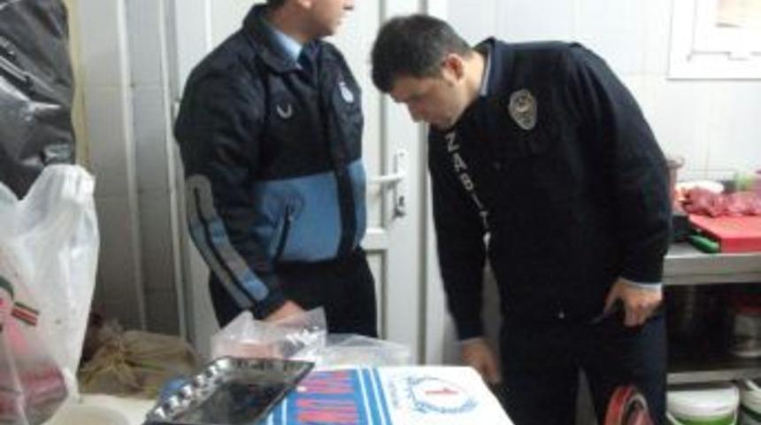 Tuzla'da sağlıksız gıdaya ge&ccedil;it yok