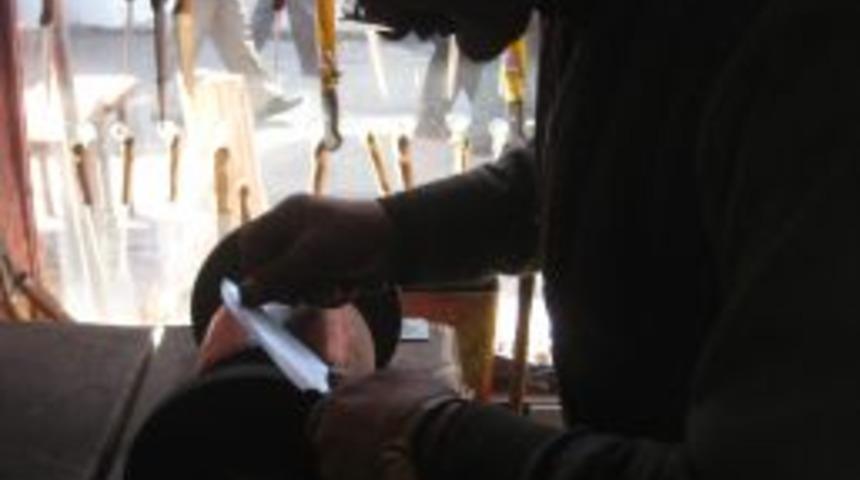 Kurban hazırlıkları, bı&ccedil;ak ve balta bileyicilerinin işlerini canlandırdı