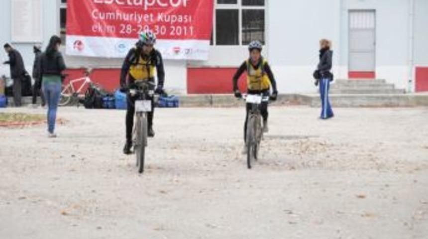 180 Km&rsquo;lik Esetap Cumhuriyet Kupası yarışları tamamlandı