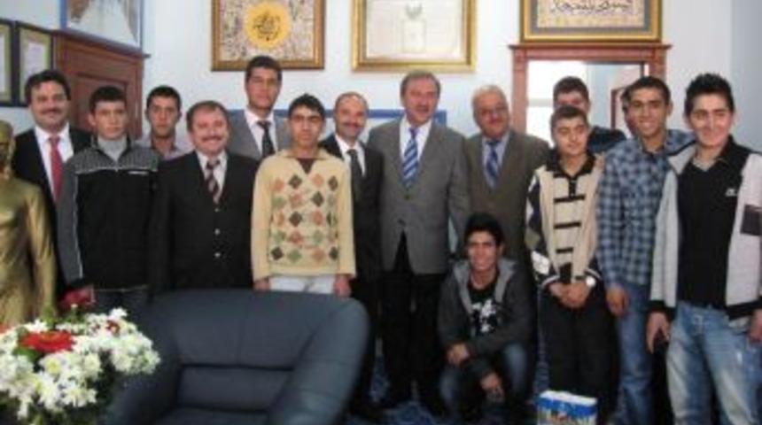 &Ouml;zcan Koleji'nin Bitlisli kardeş &ouml;ğrencileri Edremit protokol&uuml;n&uuml; ziyaret etti