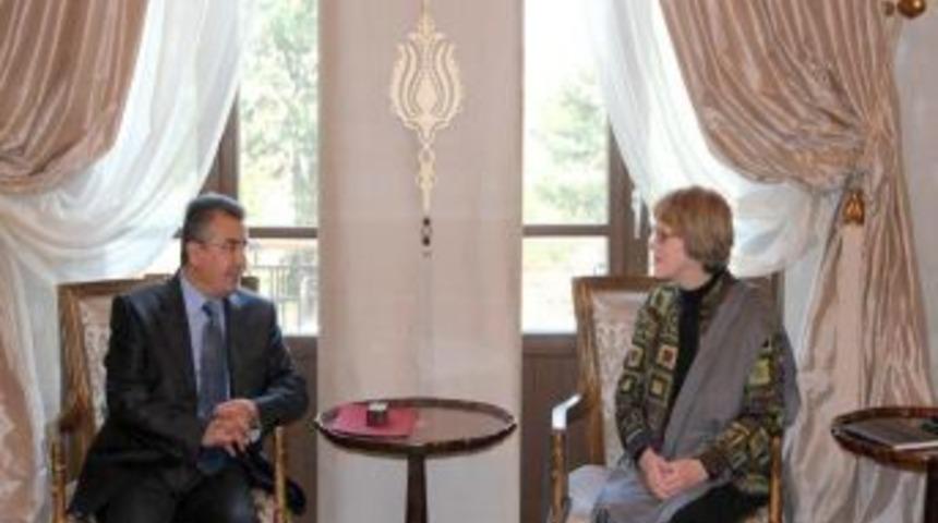 BM Heyeti çadır kentteki Suriyelileri ziyaret etti