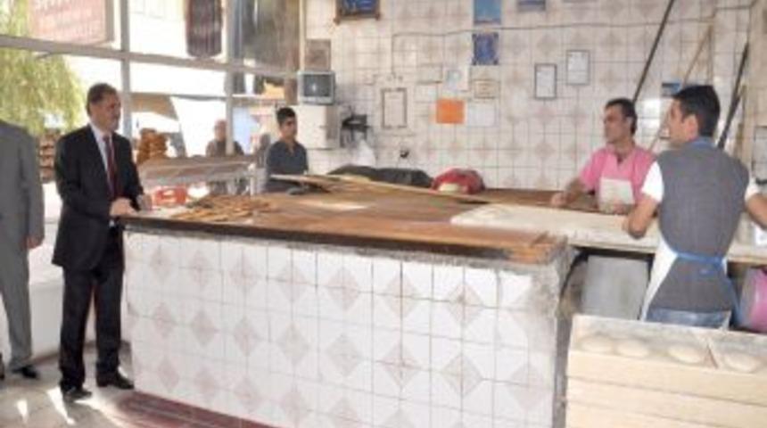 Başkan &Ccedil;akır, bayram &ouml;ncesi esnafları gezdi