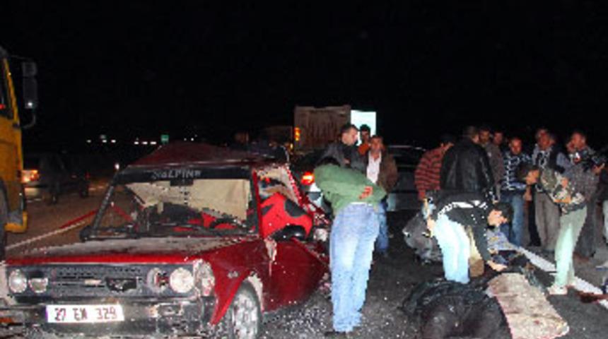 Arıza yapan otomobile tanker &ccedil;arptı; 4 &ouml;l&uuml;