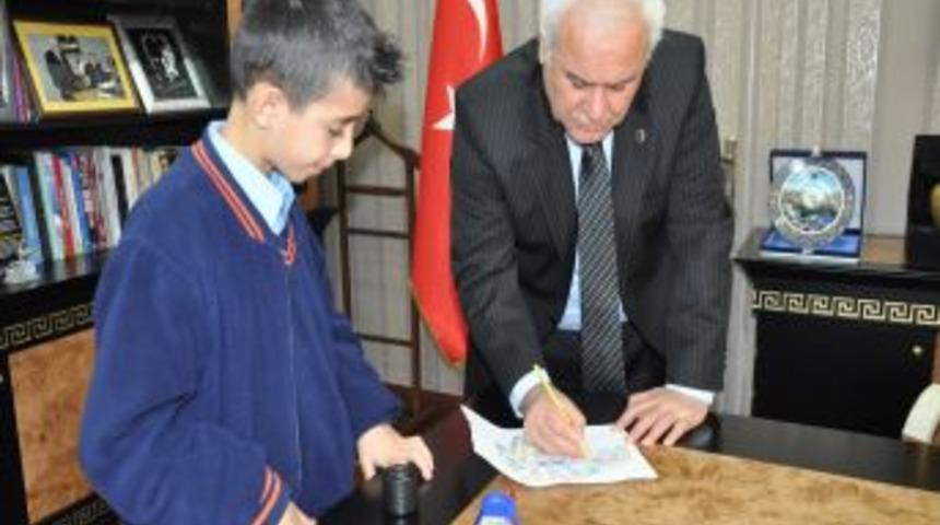 K&uuml;&ccedil;&uuml;k Enes, Vali &Ccedil;olak&rsquo;ı duygulandırdı