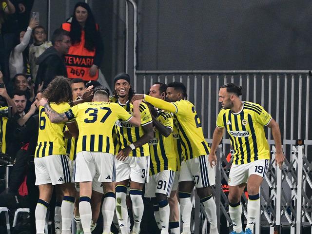 Fenerbah&ccedil;e'ye Galatasaray derbisi &ouml;ncesi sakatlık şoku! 