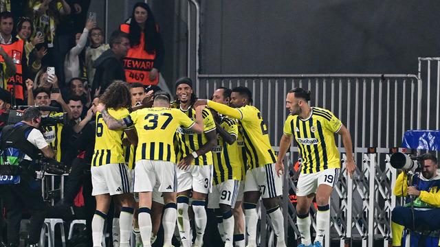 Fenerbahçe'ye Galatasaray derbisi öncesi sakatlık şoku! Oyuna devam edemedi