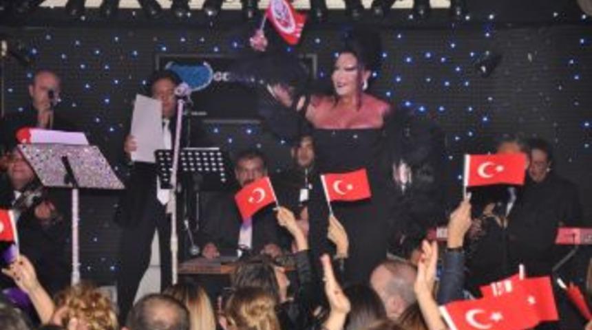 Diva hayranlarını mest etti