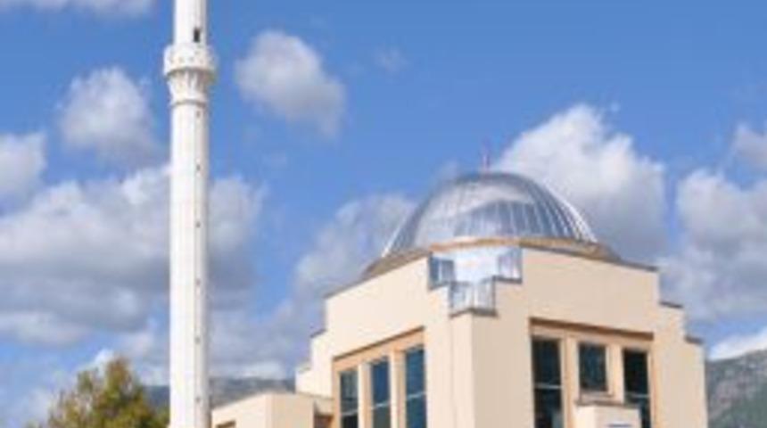 Dinler Camii ibadete açıldı
