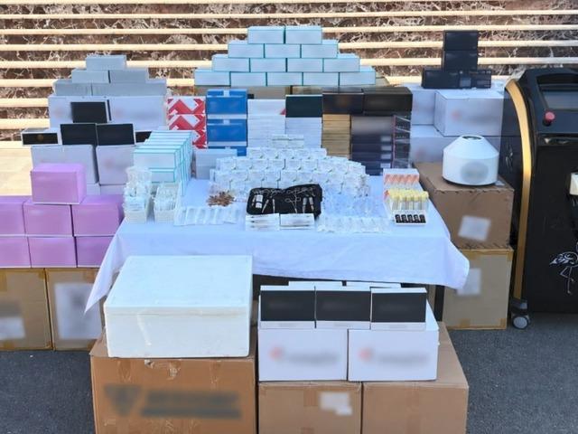 Mersin'de 10 milyonluk ka&ccedil;ak dolgu ve estetik malzemesi operasyonu: 2 g&ouml;zaltı