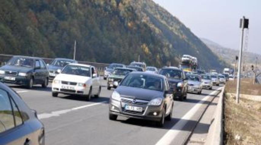 Bayram trafiği, Bolu Dağı T&uuml;neli yolunda &ccedil;ileye d&ouml;n&uuml;şt&uuml;