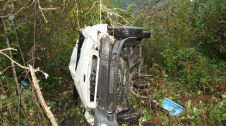 Virajı alamayan ara&ccedil; u&ccedil;uruma yuvarlandı, 1 kişi &ouml;ld&uuml;