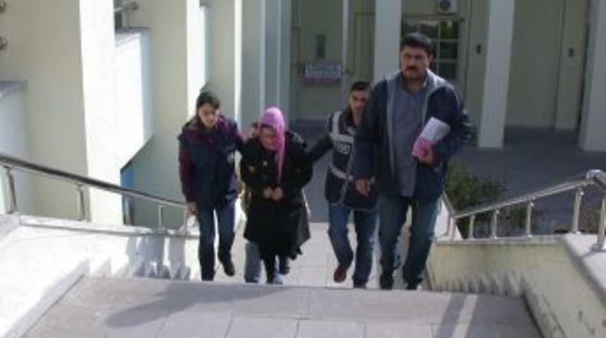 Tartıştığı kocasını &uuml;t&uuml; kablosuyla boğarak &ouml;ld&uuml;rd&uuml;