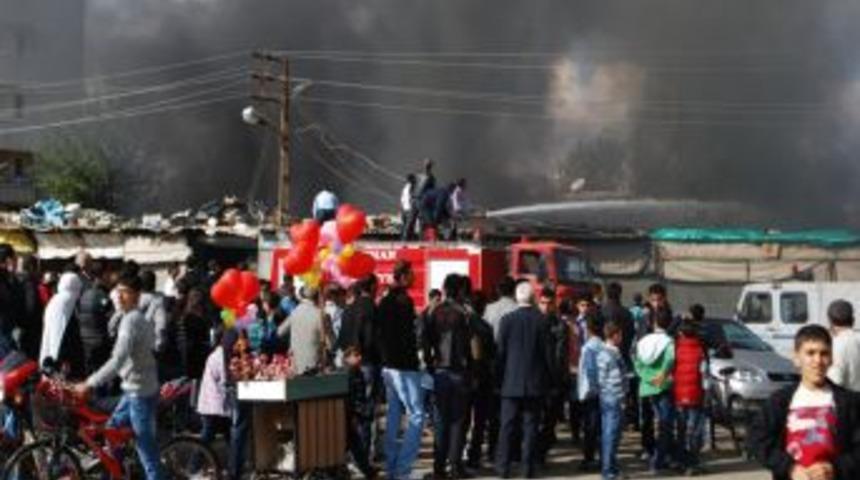 Çocukların patlayıcı ile oyunu çok sayıda dükkanı kullanılamaz hale getirdi