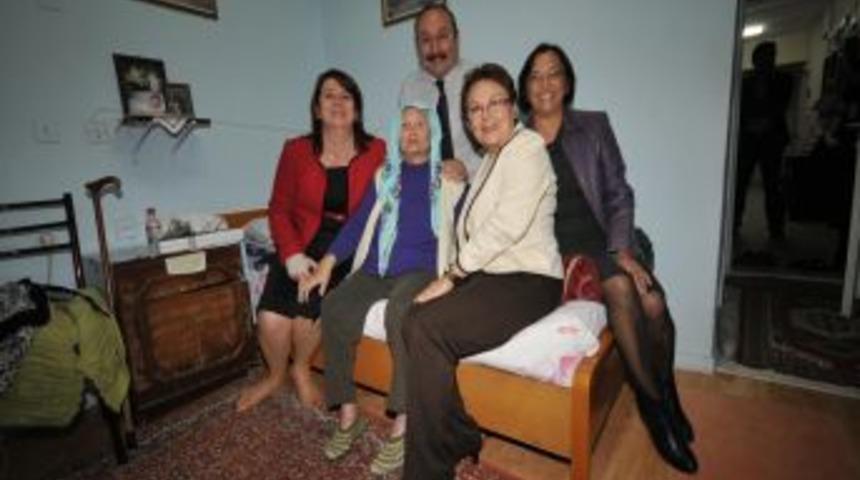 T&uuml;rkeg&uuml;l Kocaoğlu huzurevini ziyaret etti