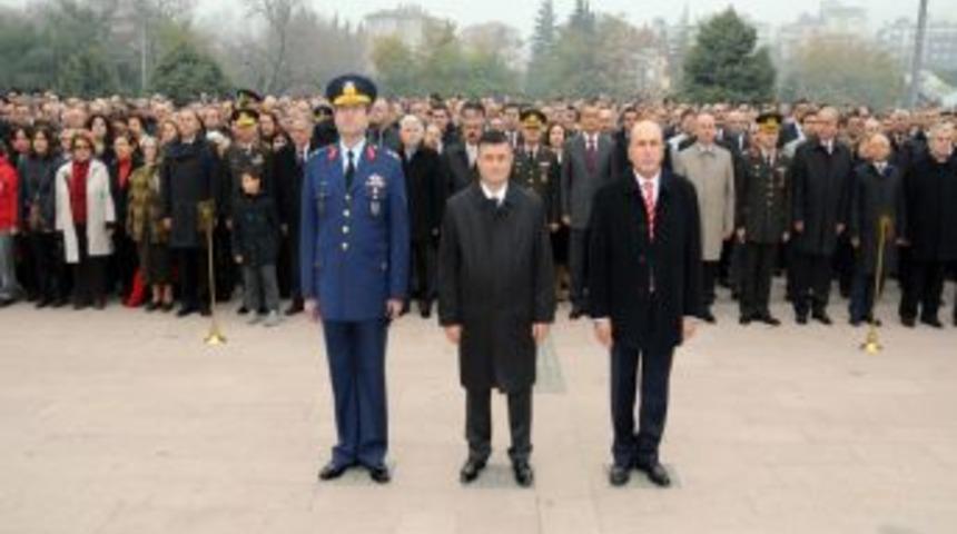 Atat&uuml;rk, &ouml;l&uuml;m yıld&ouml;n&uuml;m&uuml;nde Balıkesir'de de anıldı