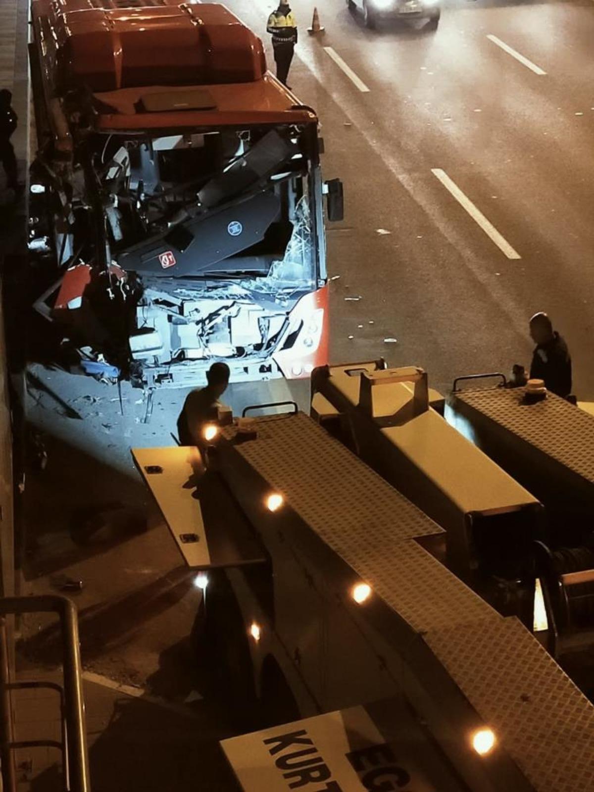 EGO otob&uuml;s&uuml; &uuml;st ge&ccedil;it asans&ouml;r&uuml;ne &ccedil;arptı: 24 yaralı 1