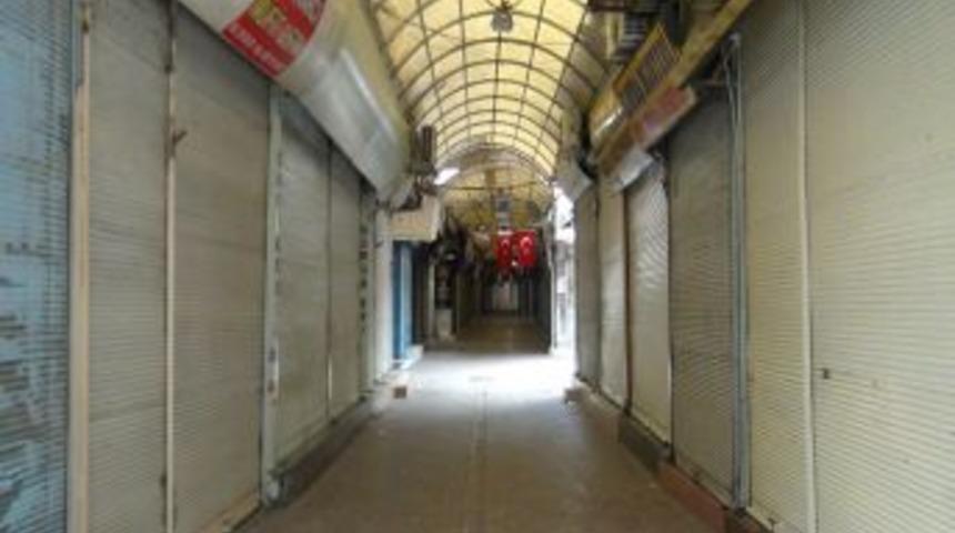 Alevi vatandaşlar t&uuml;rbelere akın etti