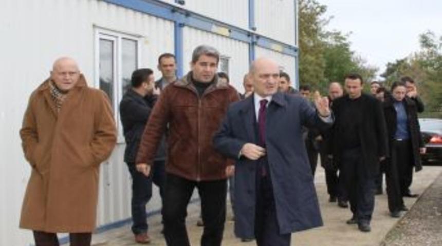 Bakan Bayraktar, Akyazı'daki &ccedil;alışmaları inceledi